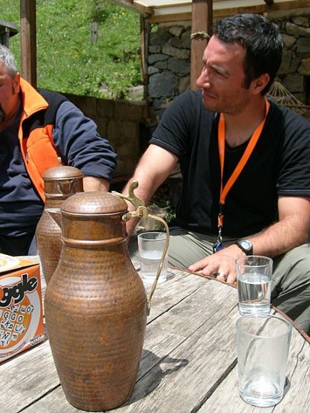 Ayder'de Sümela Manastırı'nda tanıştığımız Egemen ve Pınar'la buluştuk. Bizi Ayder'de kaldıkları pansiyonun sahibi Mehmet Abi il