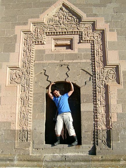 Umut bir girişe sıkıştı kaldı...