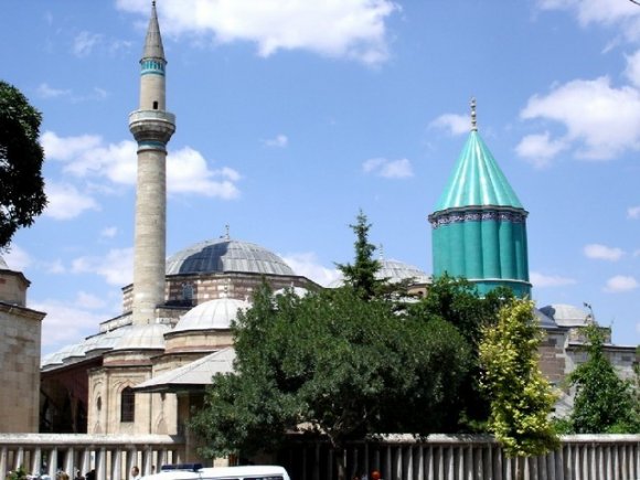 Gece Konya'da Süleyman ve ev arkadaşı Muhammede konuk olduk. Gee bizi eski bir handan lokantaya çevrilmiş bir yere götürüyorlar.