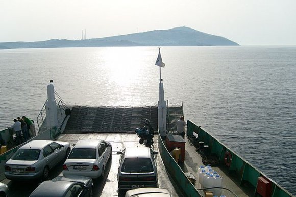 Bozcaada'ya yaklaşıyoruz.