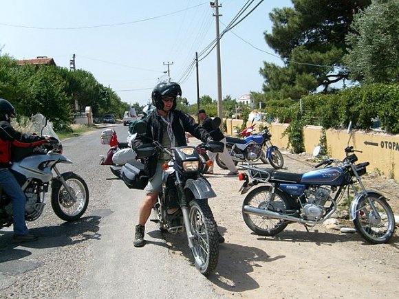Sıkı bir planımız olmadığı ve esnek bir tatil yapmak için yola düştüğümüz için; biz Agora kampingte kamp yapmak için içeri girer