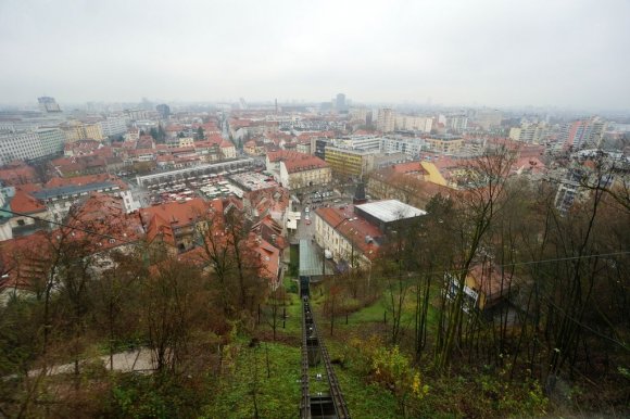 Slovenya Ljubljana, Kaleye çıkan teleferik