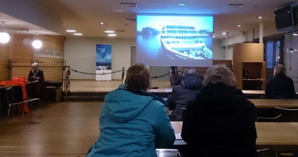 Bergen Hurtigruten Limanı'nda güvenlik eğitimi ve gemiye biniş hakkında genel bilgi: