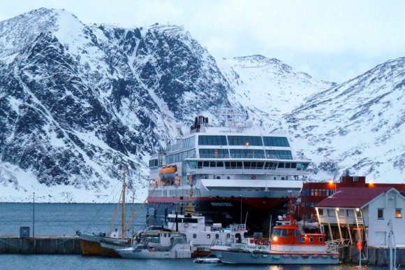 Honningsvag Limanı'nda, Hurtigruten MS Midnatsol gemisi