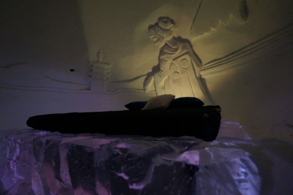 Kirkenes snow hotel buz otel odası, tema japon geyşa