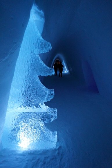 Kirkenes snow hotel, buz otelin koridoru.