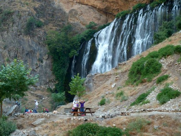 Kapuzbaşı Şelaleleri aynı zamanda piknik alanı.