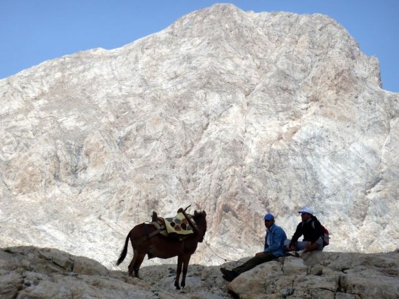 Katırı ile bize eşlik eden köylü ve rehberimiz.