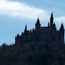 Dönüşümüz Stuttgart Havaalanı'ndan yapacaktık. Lonely Planet Almanya rehber kitabındaki kapak fotoğrafı Stuttgart yakınlarındaki Hohenzollern Kalesi (Burg Hohenzollern) idi. Biz de yol üzerinde buraya uğramaya karar verdik.