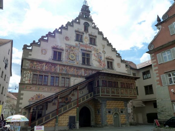 Almanya'nın güney sınırları boyunca ilerleyerek Bodensee Gölü üzerindeki Lindau kasabasına geldik.