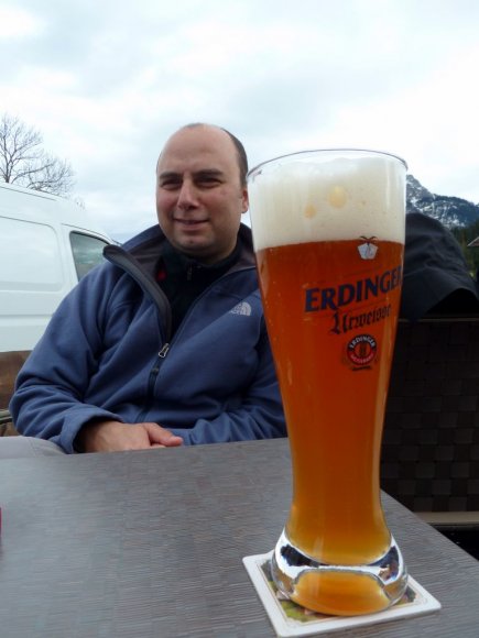 Dönüşte Bavyera bölgesinden çıkma Erdinger buğday biralarımızı içtik.