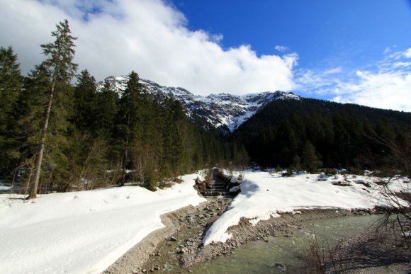 Innsbruck - Schwangau yolu boyunca Alpler.