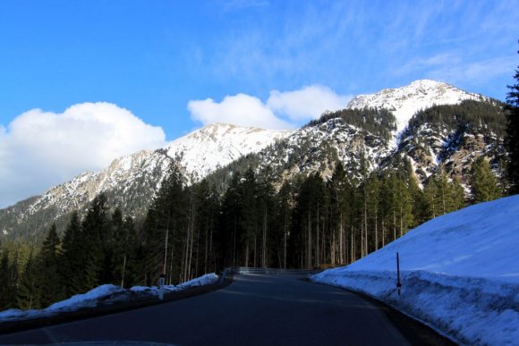 Innsbruck - Schwangau yolu boyunca Alpler.