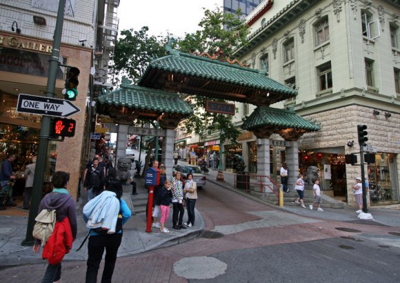 San Francisco Downtown'da Chinatown (Çin Mahallesi) nin giriş kapısı