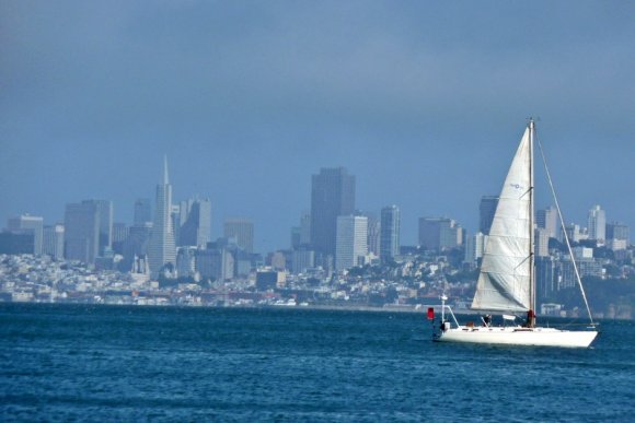 Sausalito'den San Francisco Downtown görüntüsü.