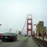 Golden Gate Köprüsünden arabayla geçiş.