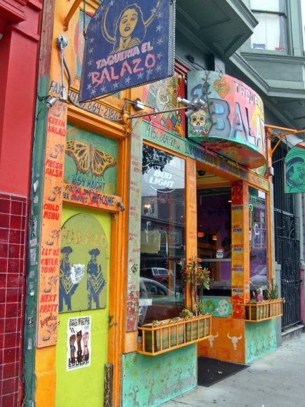 Haight-Ashbury'de renkli bir dükkan.