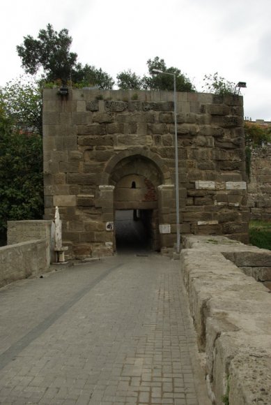 Batı tarafı, köprü üstünden.