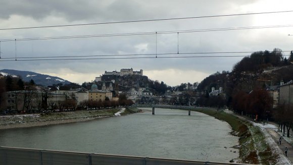 Salzburg'da sadece bir gece kaldık. Daha sonra Bavyera bileti alarak Münih'e doğru trenle yola çıktık.