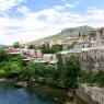 Mostar Köprüsünden görünüm.