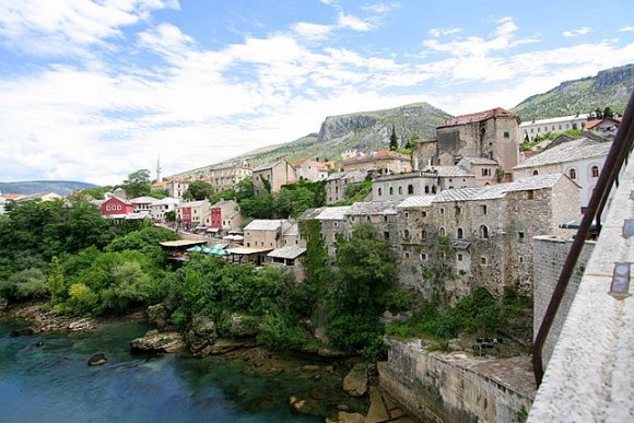 Mostar Köprüsünden görünüm.