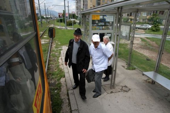 Sırp kuşatması sırasında yapılan tünele gitmek için tramwaya bindik. Yol sırasında günlük yaşama dair fotograflar cekmek icin ep