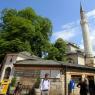 Gazi Hüsrev Bey Camii. Bu cami Bosna Hersek'teki en önemli camidir. 1531 de Bosna bölgesinin yöneticisi Gazi Hüsrev Bey tarafınd