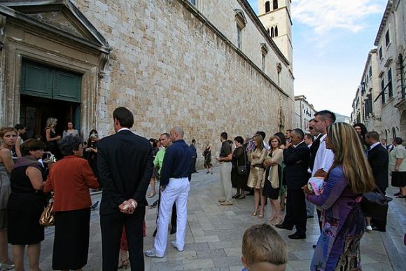 Franciscan Manastırı önünde düğün