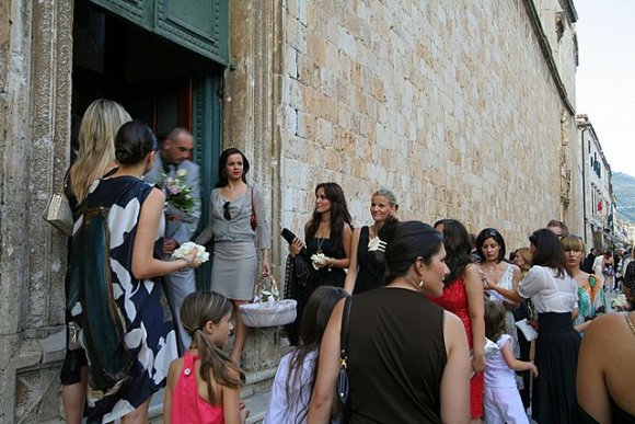 Franciscan Manastırı önünde düğün