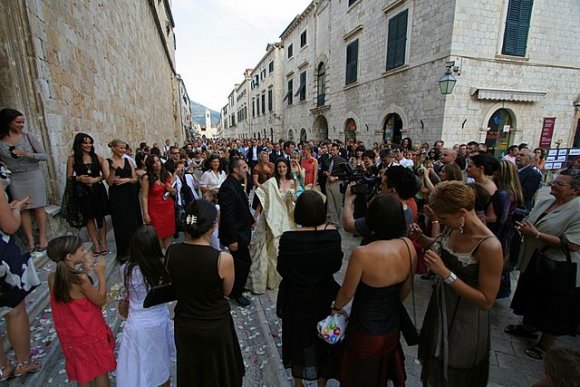 Franciscan Manastırı önünde düğün