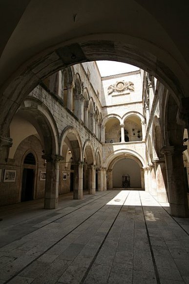 Sponza Sarayı