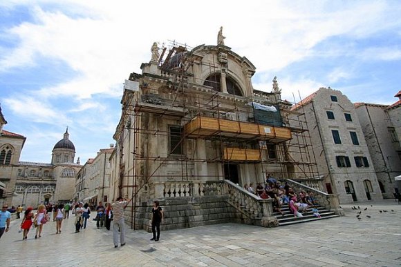 St Blaise Kilisesi. 1715'te depremden sonra yıkılan kilisenin yerine kurulmuş kilise. Biz ordayken fotograftada görüldüğü gibi r