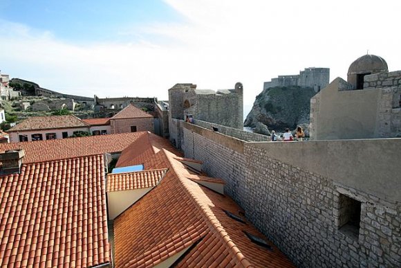 Dubrovnik kale duvarları. Minik bir Çin seddi :) Bu kale duvarları üzerinde yürümeden yapılan bir Dubrovnik gezisi eksik bir Dub