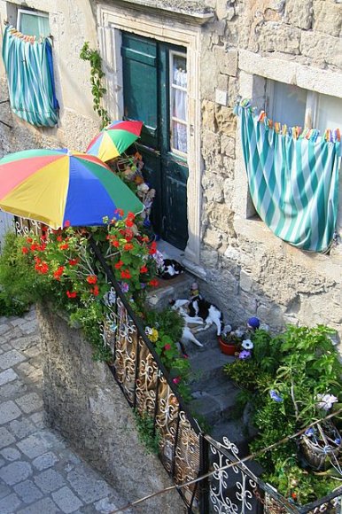 Dubrovnik'te bir evin önü.