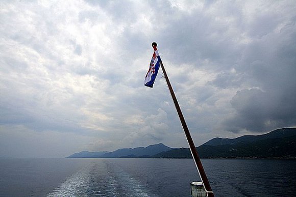 Mljet adasında 2 gece kaldıktan sonra rotamızı Korcula adasına çevirip feribota biniyoruz. Mljet adasının muhteşem bir doğası va