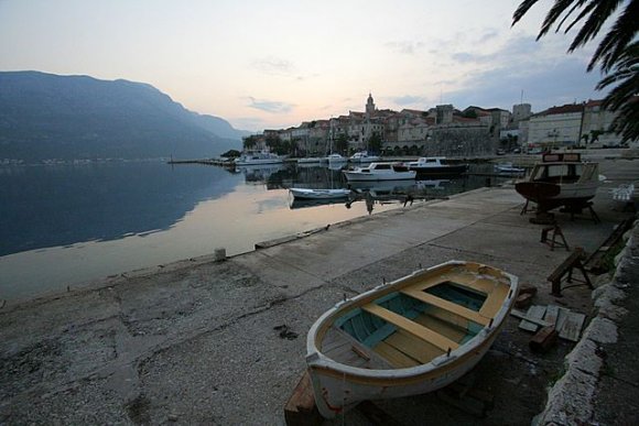 Korcula adasında 1 gece kaldık. Vaktimiz azalıyordu. Sabah feribota giderken fotograf çektim.