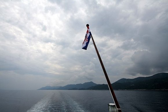 Mljet adasında 2 gece kaldıktan sonra rotamızı Korcula adasına çevirip feribota biniyoruz. Mljet adasının muhteşem bir doğası va