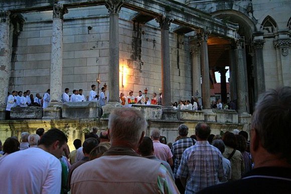 Split'te bulunduğumuz gün Katedral'de bir ayin vardı.