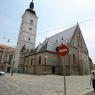 Hırvatistan meclisi ve meydanın ortasında kilise.