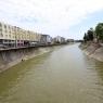 Antakya Hatay ilinin şehir merkezi ve ortasından Asi Nehri geçiyor.