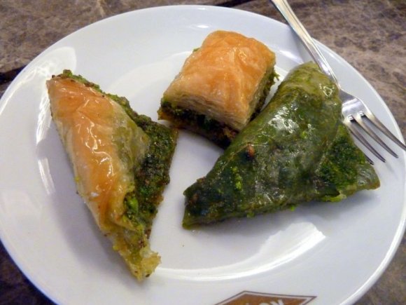 Gaziantep'e gidip baklava yemeden olmaz.