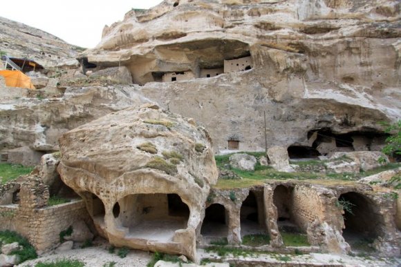 Hasankeyf'teki binlerce mağara ev