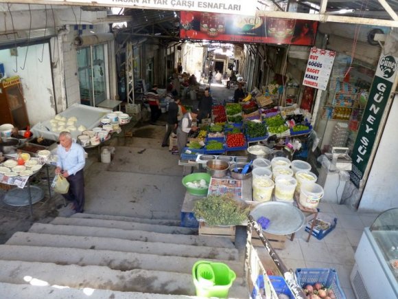 Mardin'de bir çarşı