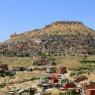 Mardin bir dağın tepesine kurulmuş.