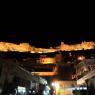 Gece Mardin Kalesi'nin görünümü. Kale askeriyenin kontrolü altındaymış.