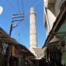 Mardin Ulu Cami'ye çarşının içinden geçilerek ulaşılıyor.