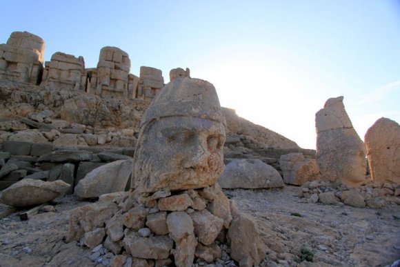 Zeus Heykeli, Nemrut Dağı