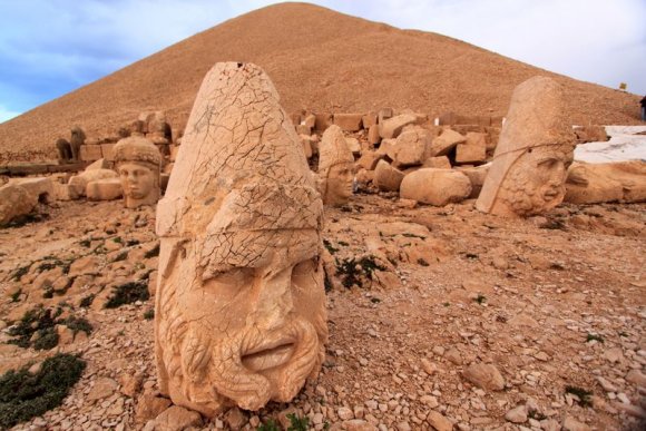 Batı Terası Heykelleri, Nemrut Dağı