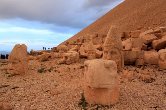 Batı Terası Heykelleri, Nemrut Dağı