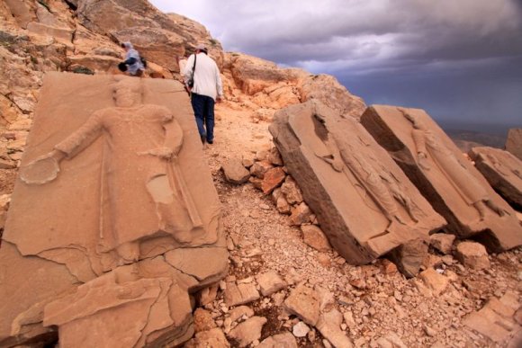 Batı Terası Heykelleri, Nemrut Dağı